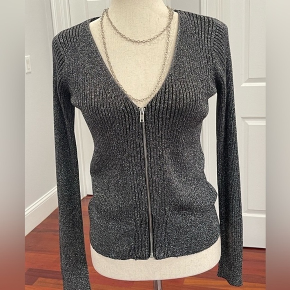 H&M Divided | Size M | Silver Metallic Sparkly Long Sleeve V Neck Top